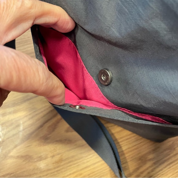 Baggallini Gray Nylon Zip Entry Crossbody Bag Travel Pockets Lightweight Purse - Picture 8 of 11